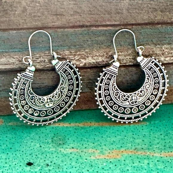 Silver Boho Vintage Earrings - Picture 15 of 15